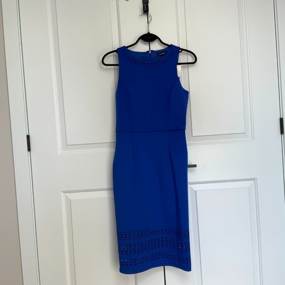 Le Chateau Body Con Midi Dress - Picture 2 of 8